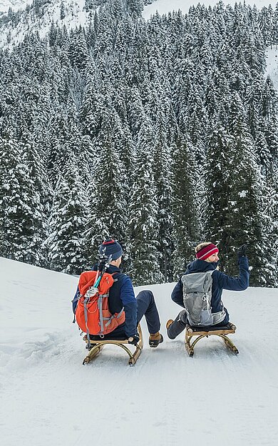 Rodelfahrt im Winterurlaub in Kitzbühel in Tirol